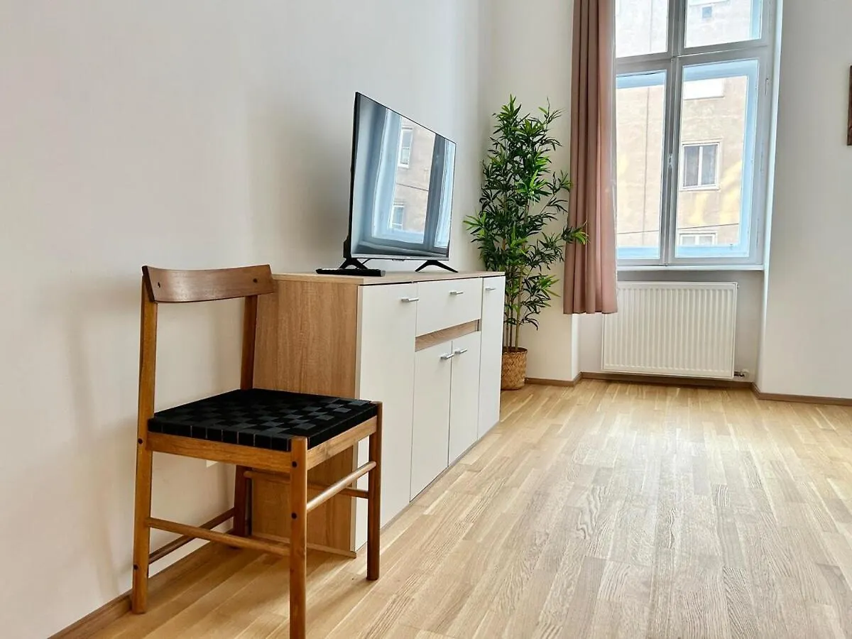 וינה Sunny & Calm Long-Term Apartment With Free Parking