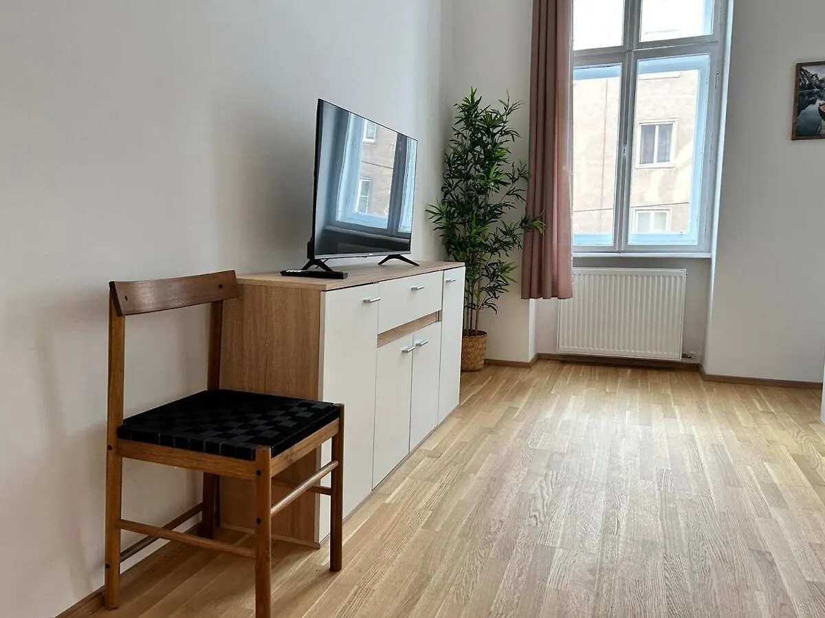 Sunny & Calm Long-Term Apartment With Free Parking Βιέννη