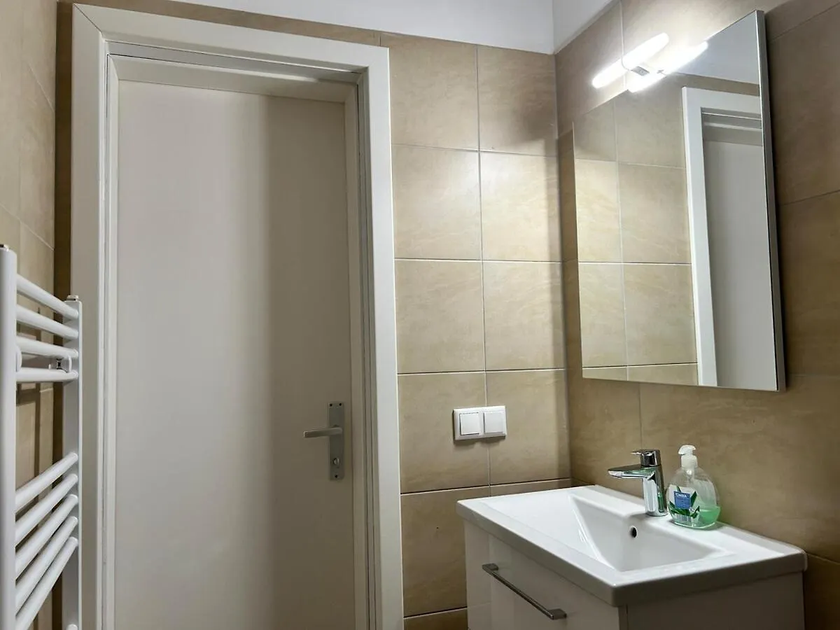 Sunny & Calm Long-Term Apartment With Free Parking Βιέννη