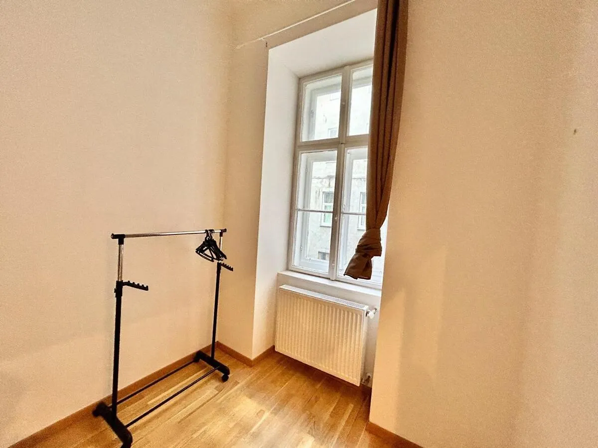Sunny & Calm Long-Term Apartment With Free Parking Βιέννη