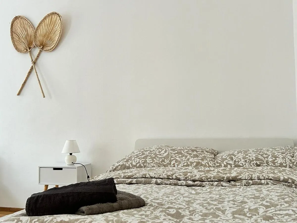 Sunny & Calm Long-Term Apartment With Free Parking Βιέννη